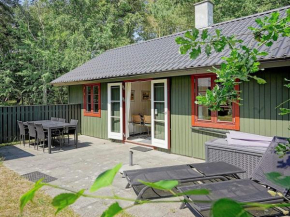 Gorgeous Holiday Home in Nex with Swimming Pool in Snogebæk